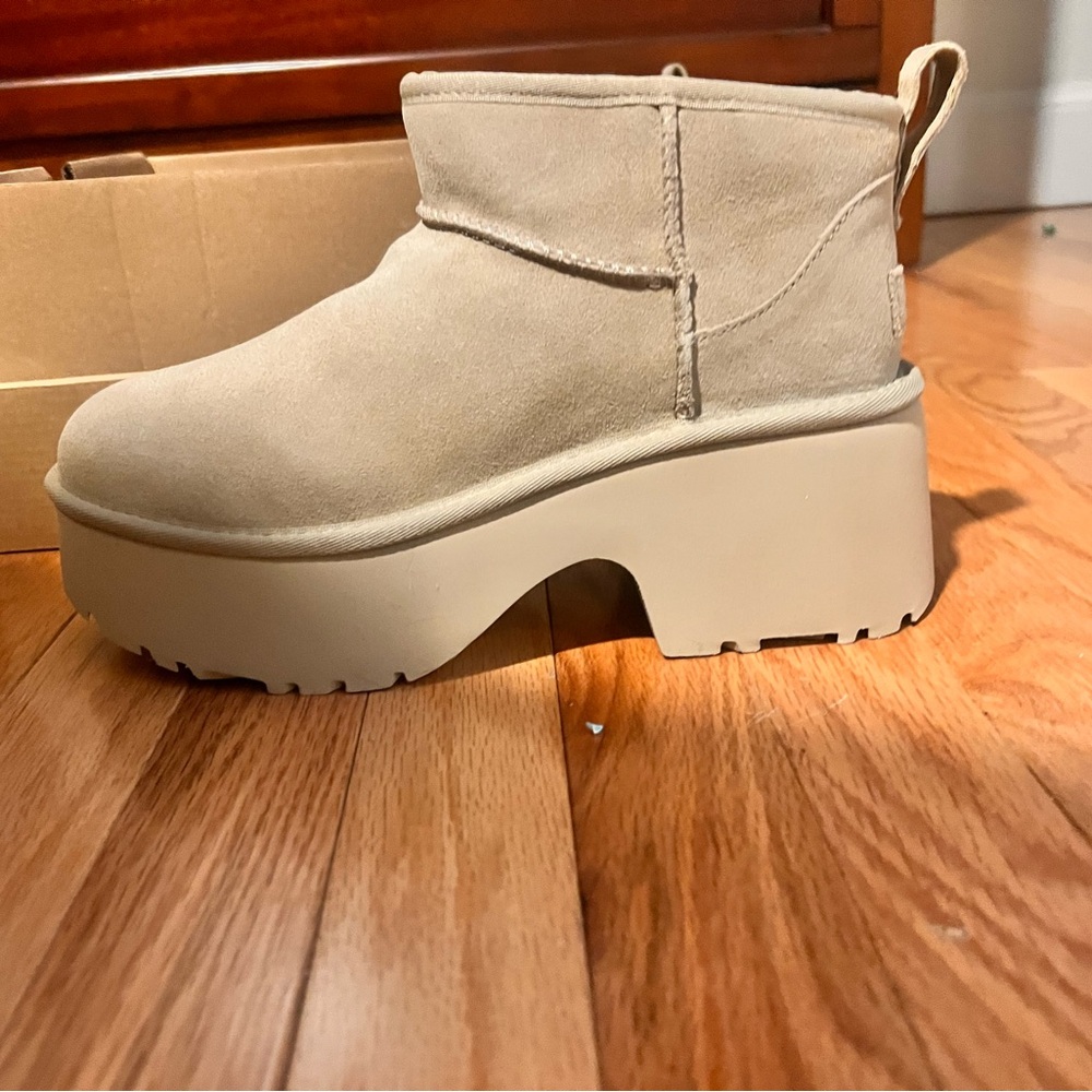 Women's Uggs Platform Ankle Boots